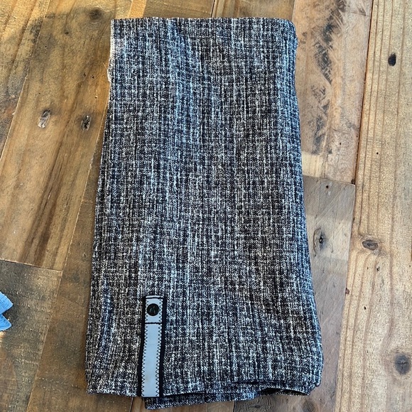 Lululemon Vinyasa Scarf - Picture 5 of 5